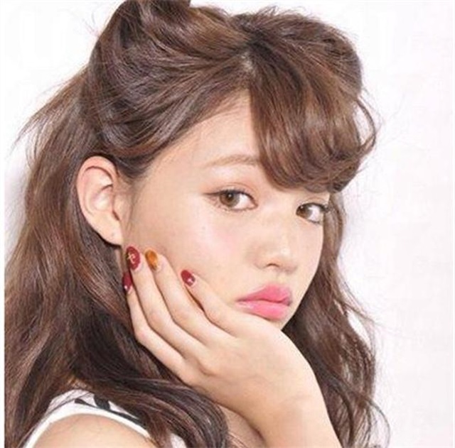 女生猫耳发型的扎法图解，一分钟搞定