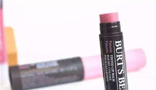 护唇膏能当眉胶用吗，护唇膏涂眉毛好吗