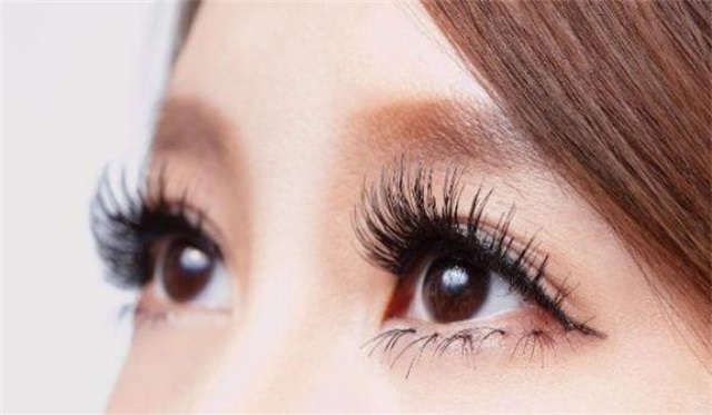 眼睫毛下垂怎么改善，解决睫毛下垂的小妙招