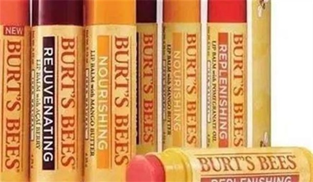 护唇膏涂睫毛有什么好处，护唇膏涂睫毛的正确方法