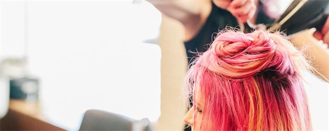 染发后大块干头皮脱落怎么回事