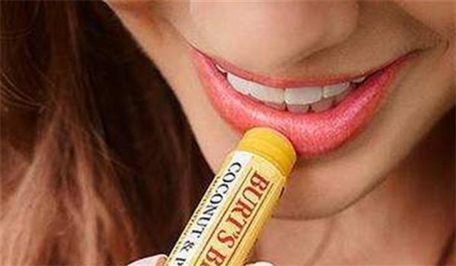 护唇膏可以补妆吗，护唇膏的正确补妆方法