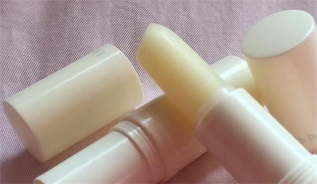 护唇膏能卸眼妆吗，护唇膏能卸掉眼影吗