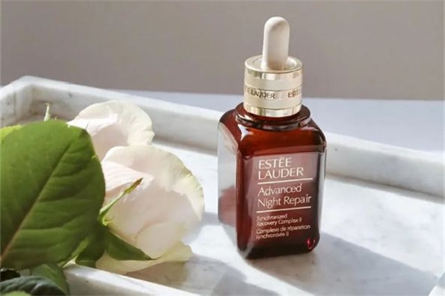 雅诗兰黛小棕瓶精华液怎么样，雅诗兰黛小棕瓶精华液使用方法