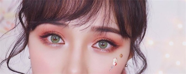 双眼皮怎么画眼影比较好看