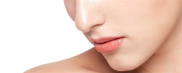 涂口红会起皮怎么办，涂口红不起皮的小秘诀