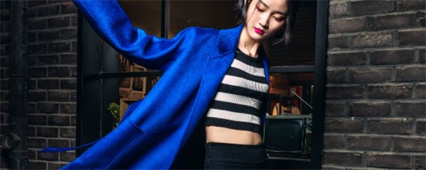  蓝色大衣如何搭配，蓝色大衣内搭穿什么