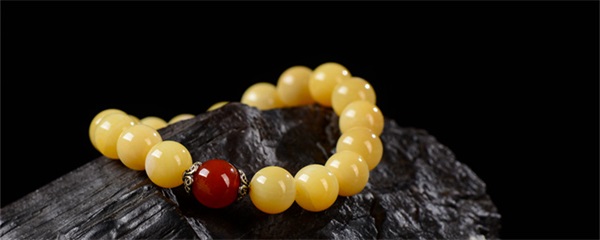 老腊跟蜜蜡有什么样的区别，老腊跟蜜蜡的区别