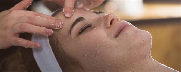 春季皮肤干燥起皮如何护肤，春季皮肤干燥起皮怎么办