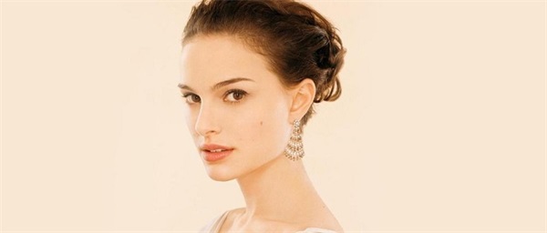 染什么颜色的头发显得皮肤白，显白的发色有哪些