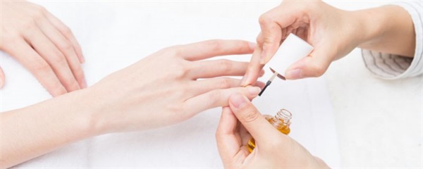  皮肤黑适合做的美甲有哪些，皮肤黑适合做什么美甲