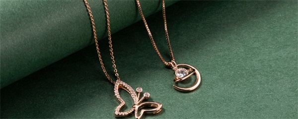  彩金项链能不能戴着洗澡，彩金项链可以戴着洗澡吗