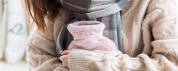 哪些人适合穿蝙蝠衫毛衣，蝙蝠衫毛衣怎么搭配裤子