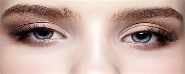 眉毛上长痘是怎么回事，眉毛上长痘是什么原因