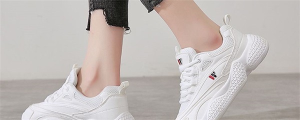 老爹鞋配什么裤子好看，老爹鞋配什么裤子