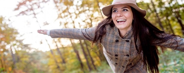  挑选羊剪绒大衣的方法，怎样挑选羊剪绒大衣