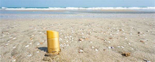 儿童可以喷防晒喷雾吗，儿童抹防晒霜的危害