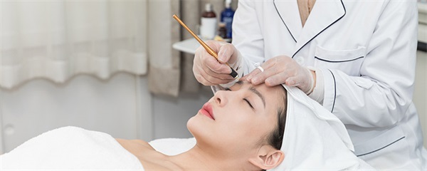 纹眉固色剂的正确使用方法是什么，纹眉固色剂的正确使用方法