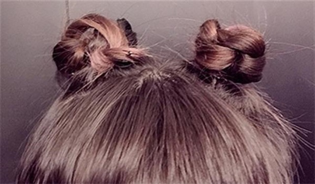 双丸子头怎么绑好看，超减龄的双丸子头教学
