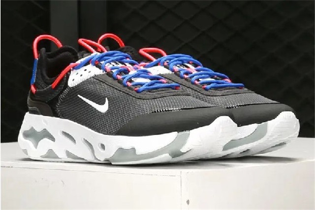 耐克鞋子开胶正常吗，耐克鞋子开胶用什么胶水粘好