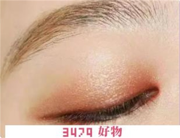 黄皮肤适合什么眼影，黄皮适合什么颜色的眼影