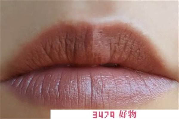 黄皮深唇不化妆用什么口红，黄皮深唇适合什么颜色口红