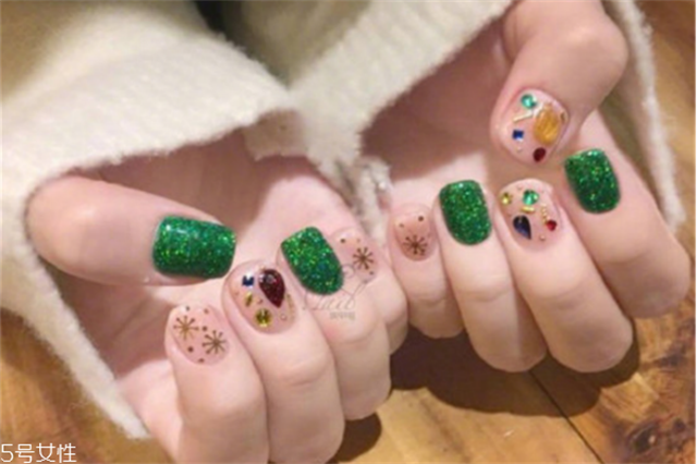 2022美甲新款，2022最流行的美甲
