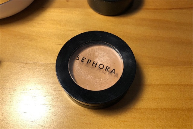 遮瑕膏和粉底液一样吗，遮瑕膏和隔离霜谁先用