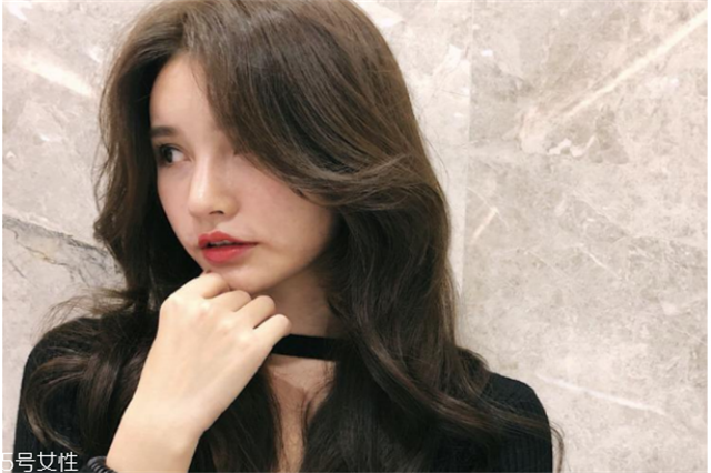 2022年流行什么刘海，网红八字刘海需要烫吗