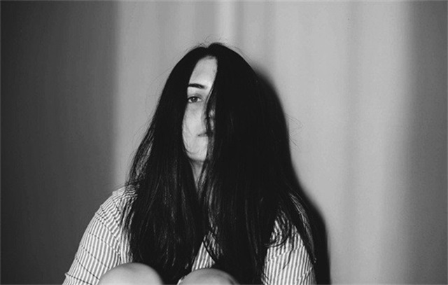 减少这种疾病的影响，黄褐斑是由什么原因引起的