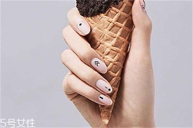 永不落伍的几何美甲，几何图案美甲图片2022