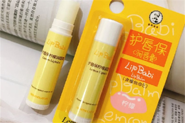 唇膏对引起唇炎吗，唇膏对嘴唇干裂有用吗