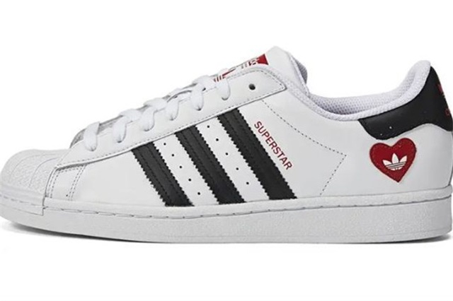 阿迪达斯鞋子会脚臭吗，阿迪达斯鞋子质量怎么样