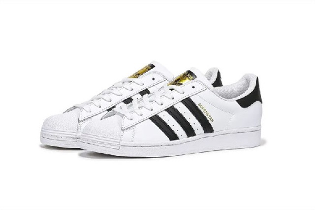 阿迪达斯鞋子有溢胶是真的吗，阿迪达斯鞋子真假验证方法