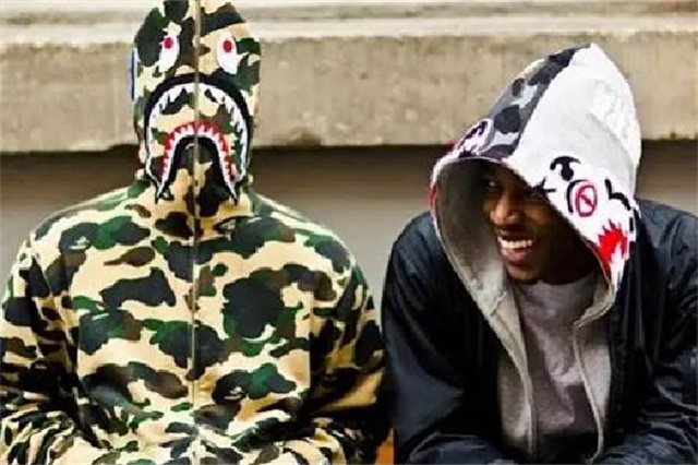 undefeated与bape联名，bape是什么品牌