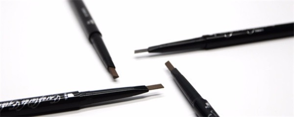 为什么打了粉底后眉笔才上色