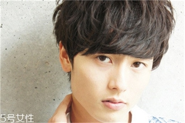 男生纹理烫发型图片，2022韩式纹理烫发型男