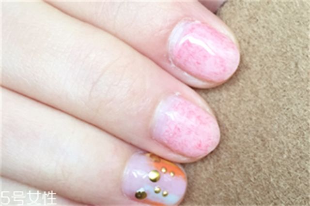 最适合夏天做的美甲颜色款式，2022流行美甲图片浅色