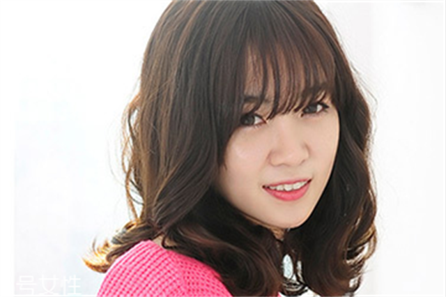 显脸小的女生发型，2022韩式齐肩发型图片