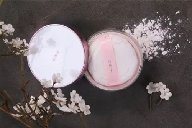 花西子蜜粉定妆怎么样，花西子蜜粉和散粉哪个好用