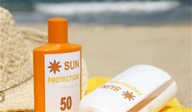 防晒霜弄衣服上怎么洗，衣服沾到防晒霜怎么洗，