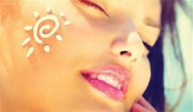 防晒霜两年了还能用吗，防晒霜可以用两年吗，