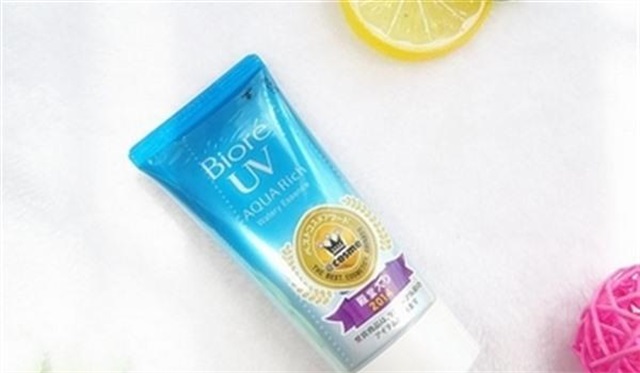 防晒霜进眼睛了怎么办，防晒霜进眼睛了如何处理，