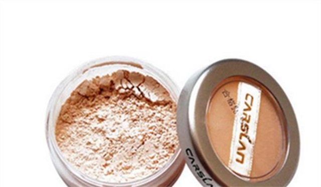 散粉和蜜粉哪个好，散粉和蜜粉哪个定妆好