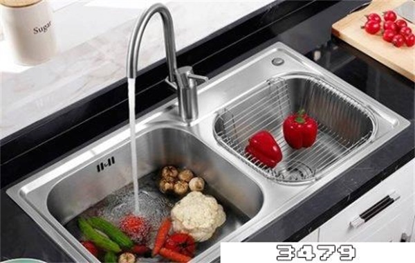 疫情期间买回来的菜怎么消毒，疫情期间买的菜可以喷酒精吗