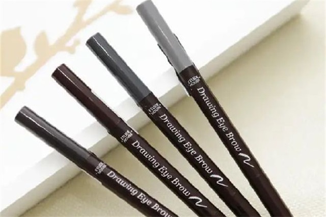 眉笔砍刀和三角的区别，眉笔砍刀好用还是三角好用