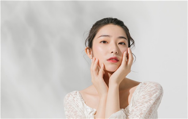 积极做到正确的治疗，得了黄褐斑原因是什么