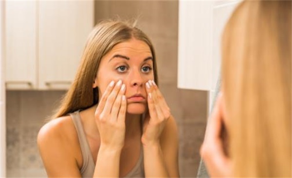 快速去眼袋的小窍门，轻松赶走眼袋的方法推荐