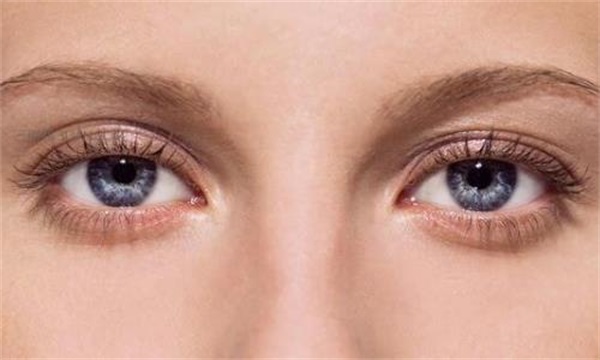 很好地呵护眼部皮肤，如何保护眼部肌肤不受损