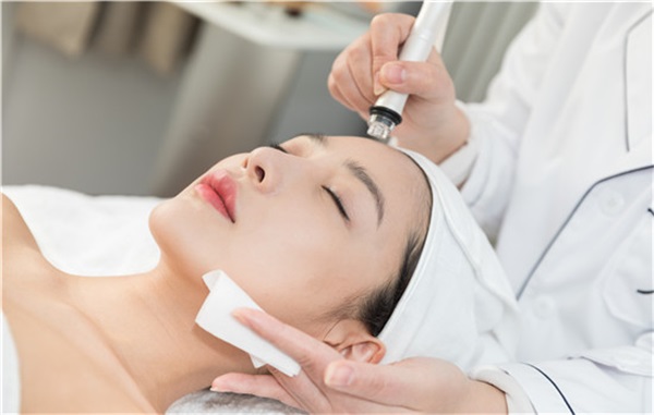 用这种材料除皱的优点如下，胶原蛋白除皱都有哪些优点呢